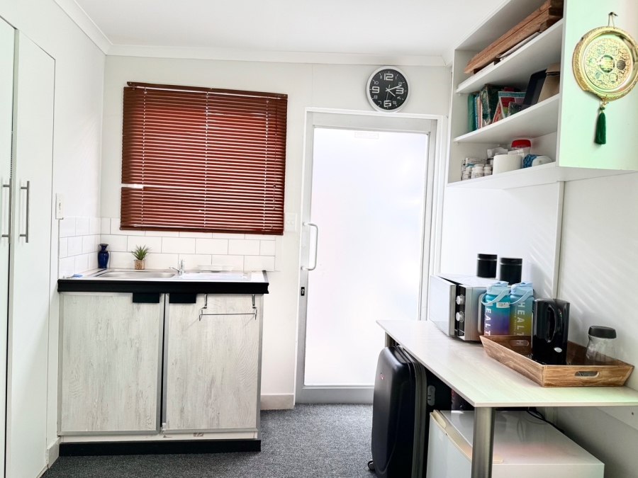  Bedroom Property for Sale in Lentegeur Western Cape